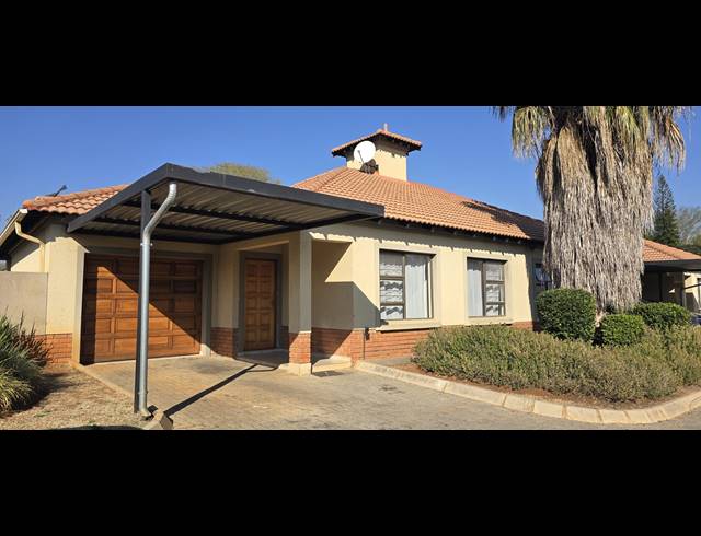 3 BEDROOM APARTMENT FOR SALE IN SINOVILLE